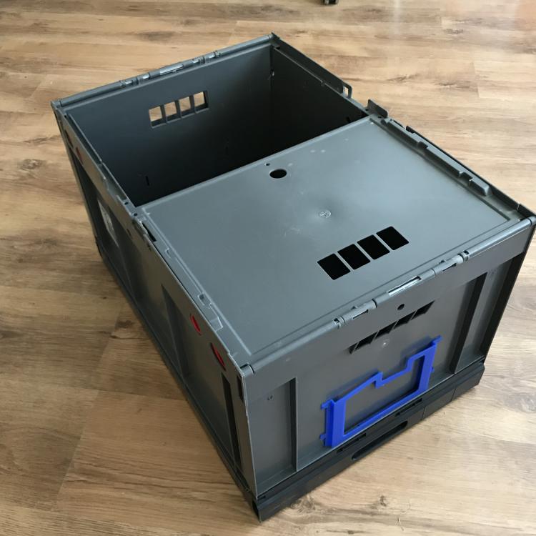 Caisse plastique avec couvercle